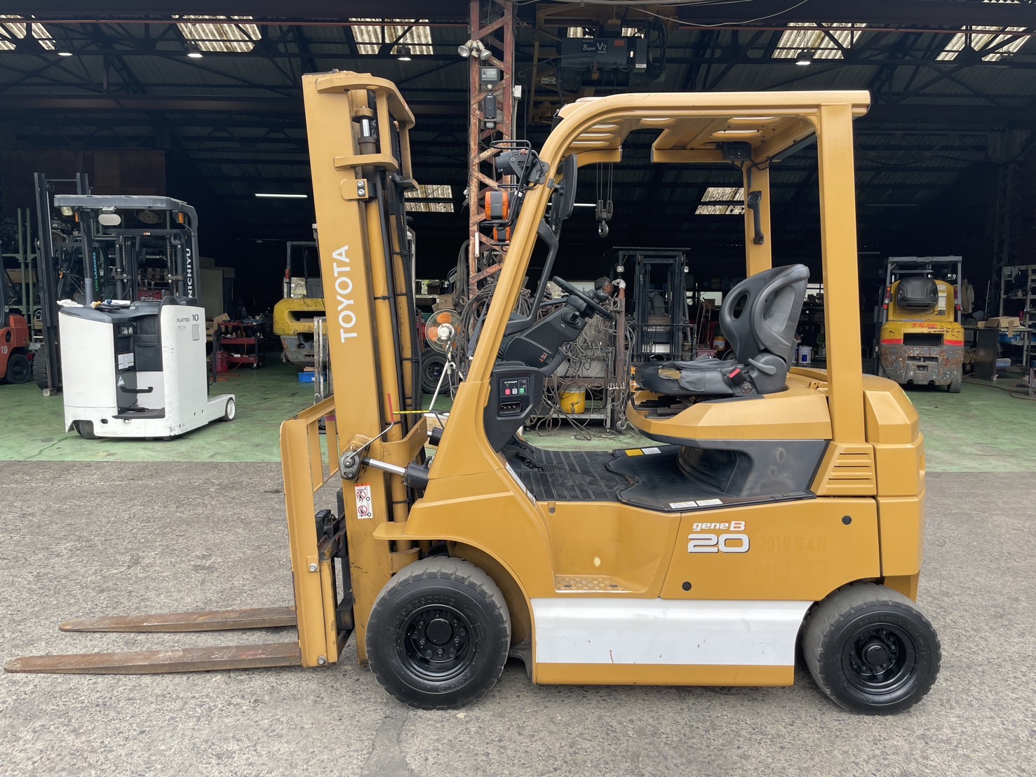 トヨタ　8FBH20　サイドシフト付き